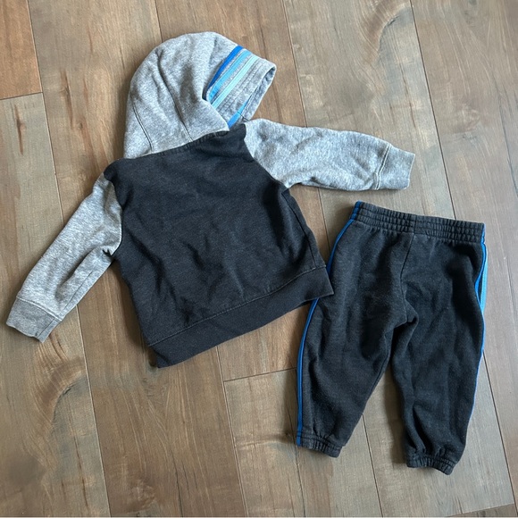 12M Adidas Infant Track Suit - Picture 2 of 3